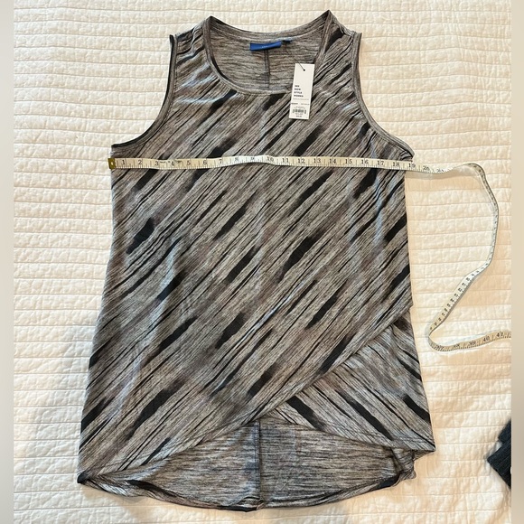 Women’s Apt 9 Sleeveless Chrome Top - Picture 4 of 5